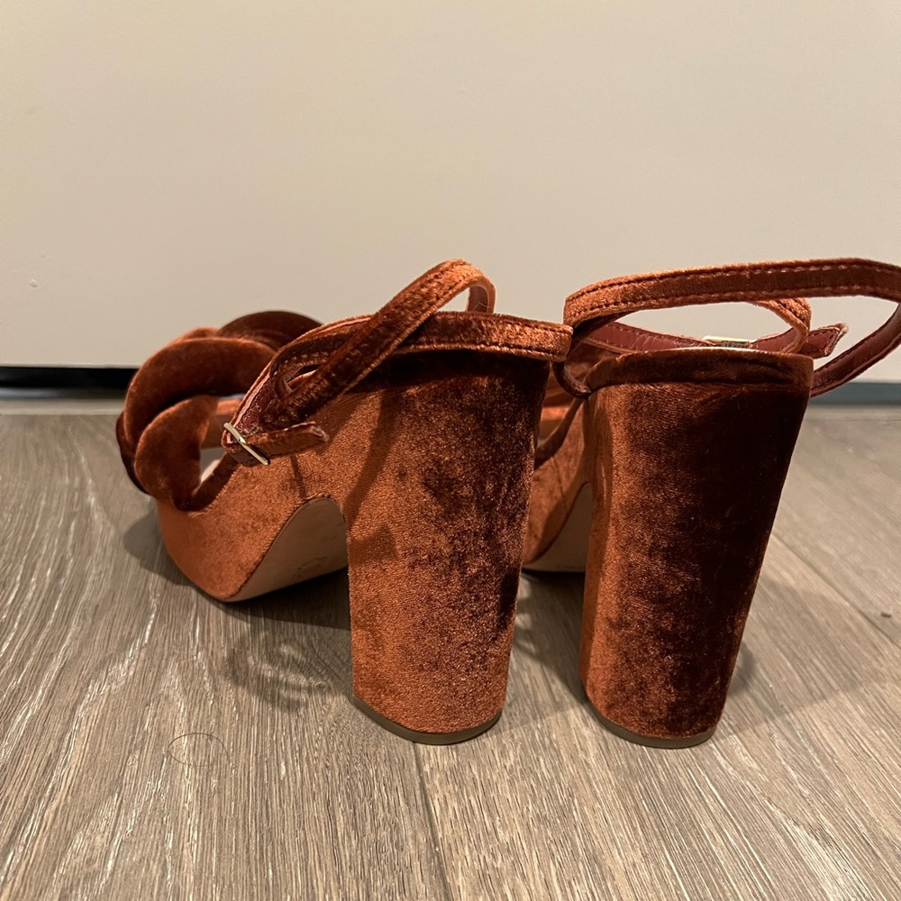 Velvet platforms - Picture 5 of 8